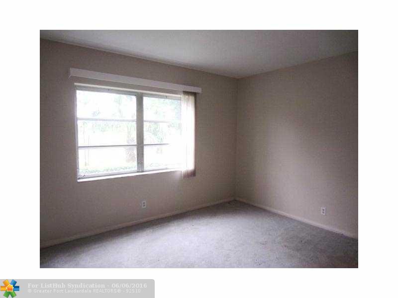 941 Crystal Lake Dr 104, Pompano Beach, FL 33064