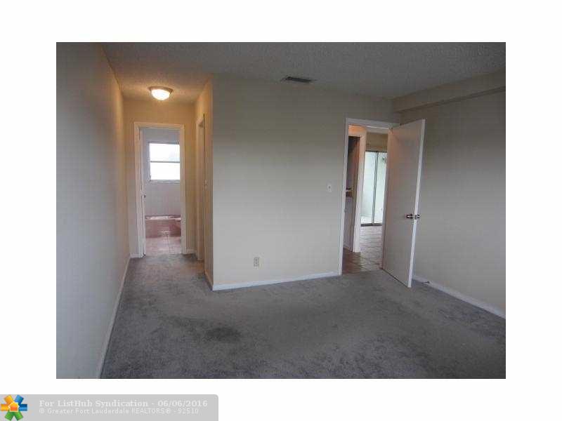941 Crystal Lake Dr 104, Pompano Beach, FL 33064