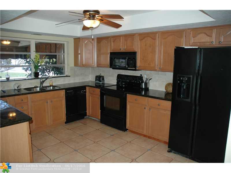 3750 NE 26th Ave, Lighthouse Point, FL 33064