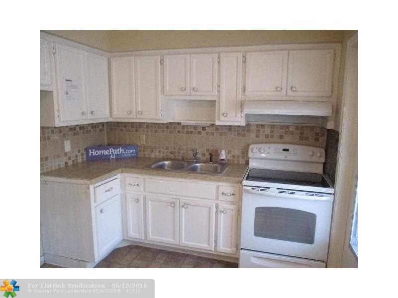 2121 NE 42nd Ct 202C, Lighthouse Point, FL 33064