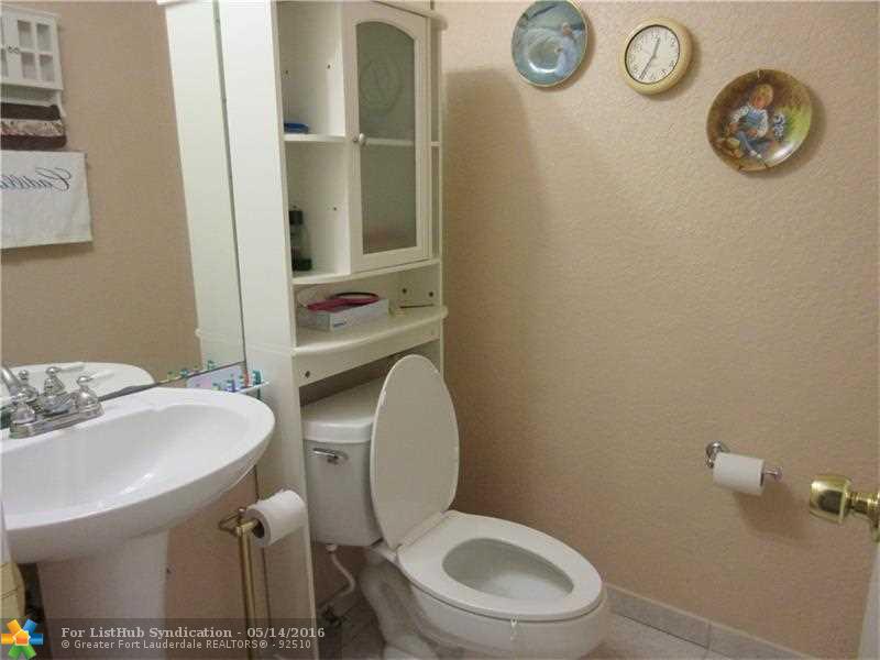 1951 NE 39th St 154, Lighthouse Point, FL 33064