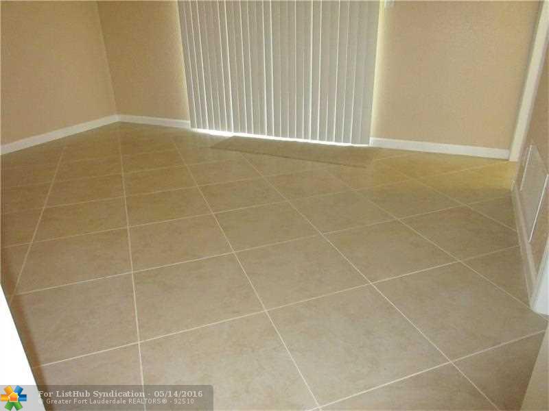1951 NE 39th St 154, Lighthouse Point, FL 33064