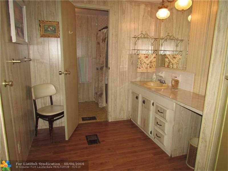 221 NW 52nd Ct, Pompano Beach, FL 33064