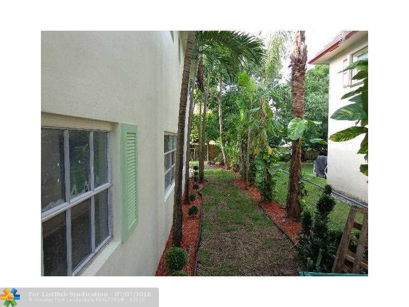 8210 NW 40th St, Coral Springs, FL 33065