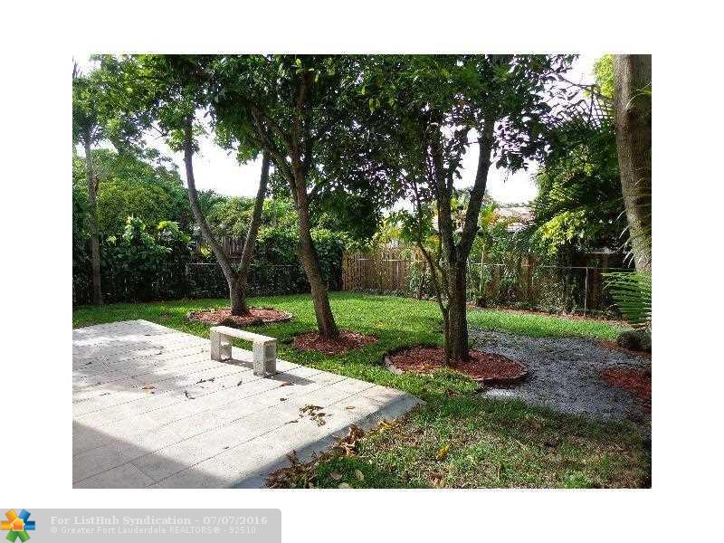 8210 NW 40th St, Coral Springs, FL 33065