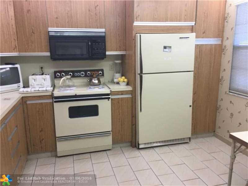 2201 Lucaya Bnd M3, Coconut Creek, FL 33066