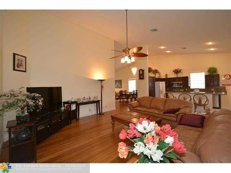 6039 NW 74th St, Parkland, FL 33067