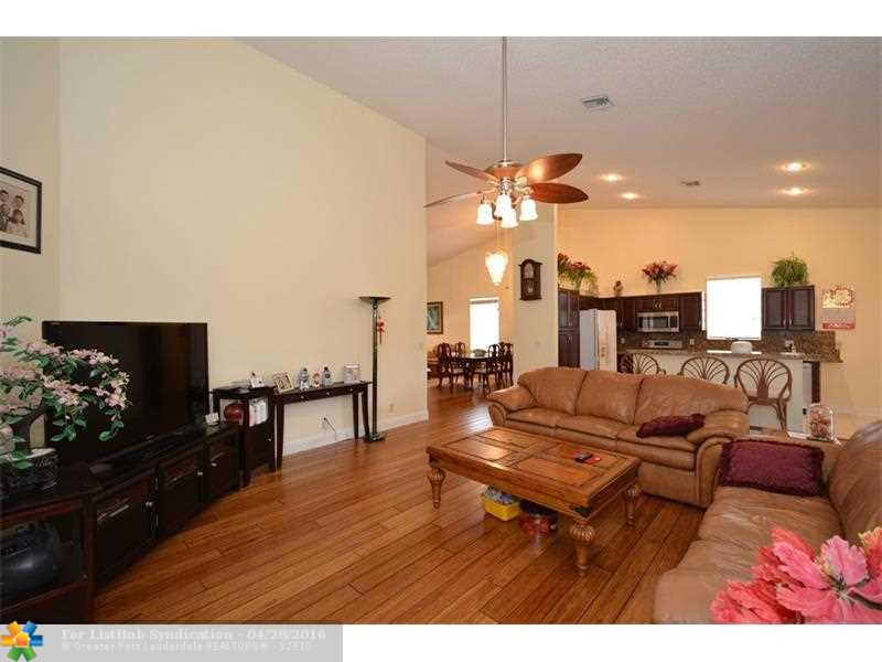 6039 NW 74th St, Parkland, FL 33067