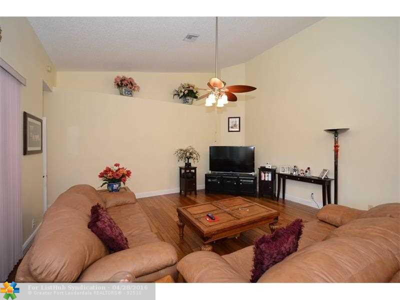 6039 NW 74th St, Parkland, FL 33067