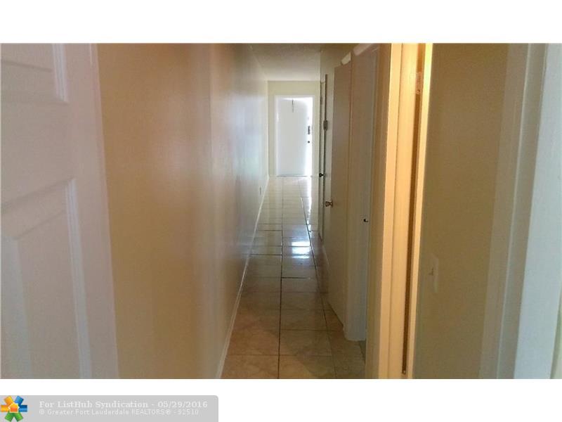 7625 SW 10th St, North Lauderdale, FL 33068
