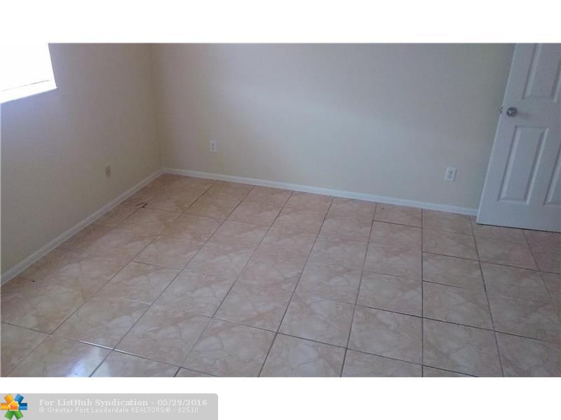 7625 SW 10th St, North Lauderdale, FL 33068
