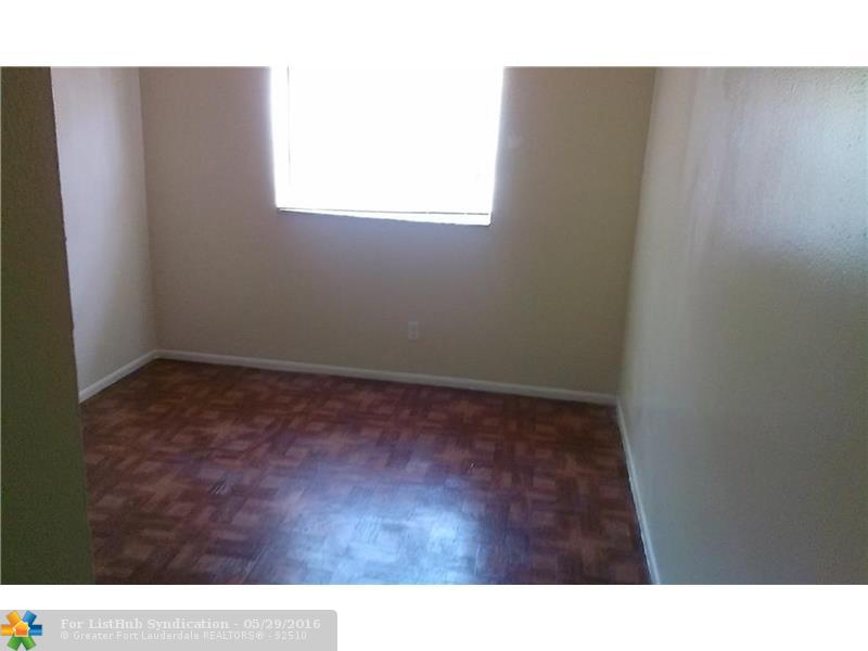 7625 SW 10th St, North Lauderdale, FL 33068