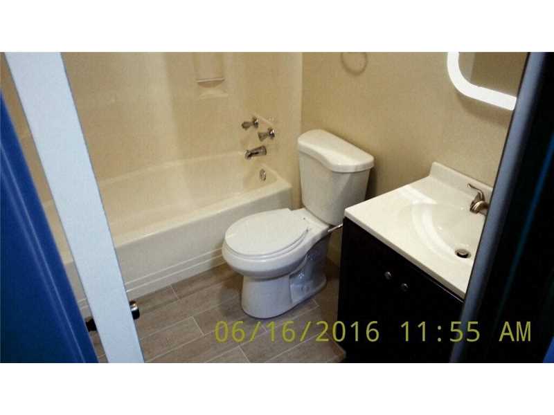 208 East Parkway Dr, Margate, FL 33068