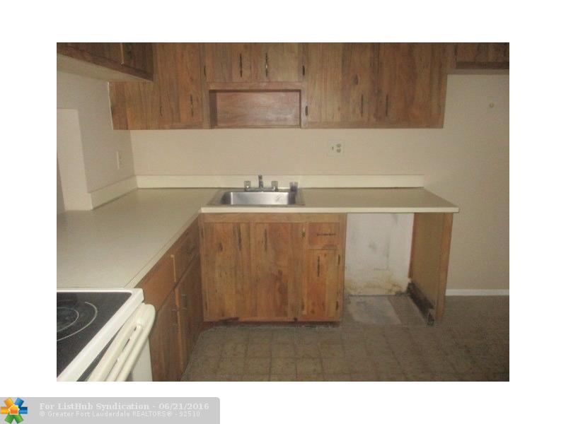 1891 SW 81 AVE 307, North Lauderdale, FL 33068
