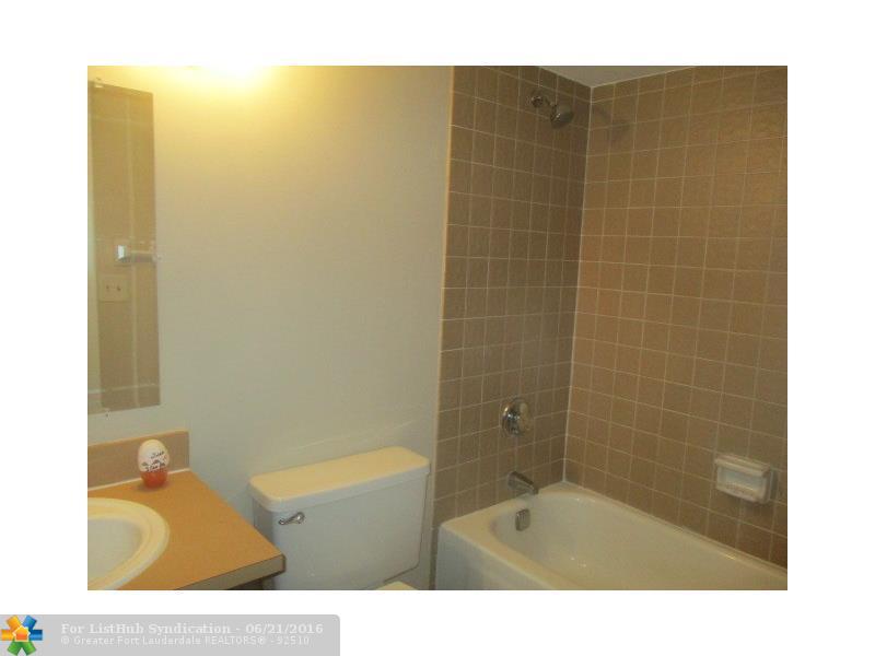 1891 SW 81 AVE 307, North Lauderdale, FL 33068