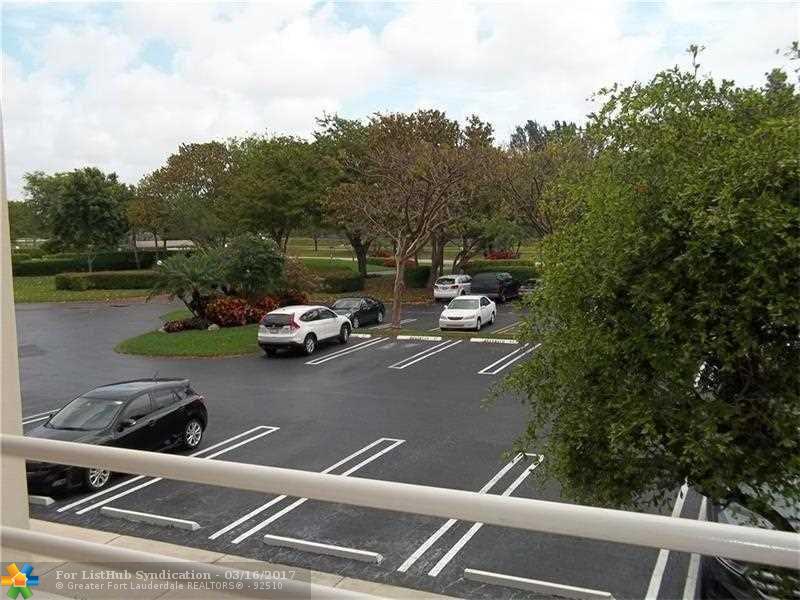 535 oaks Dr 208, Pompano Beach, FL 33069