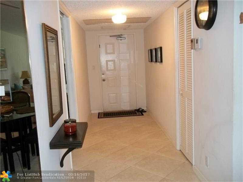 535 oaks Dr 208, Pompano Beach, FL 33069