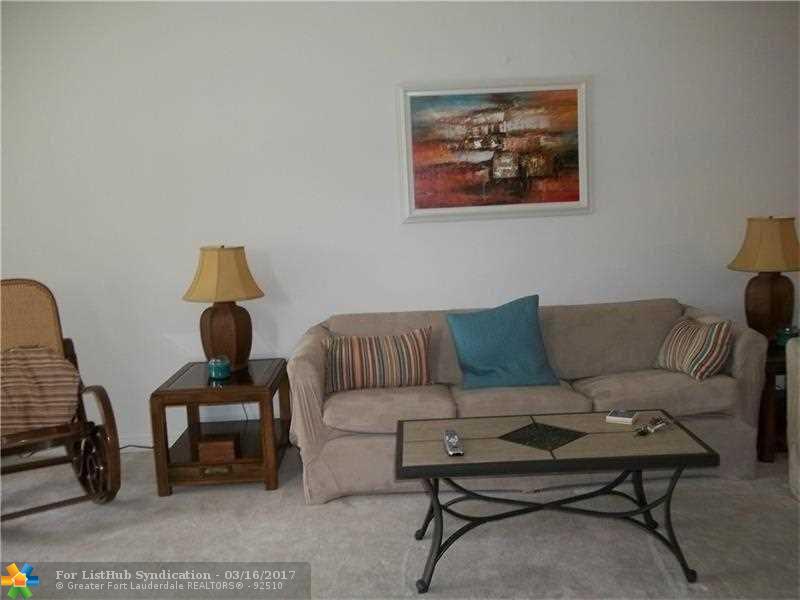 535 oaks Dr 208, Pompano Beach, FL 33069