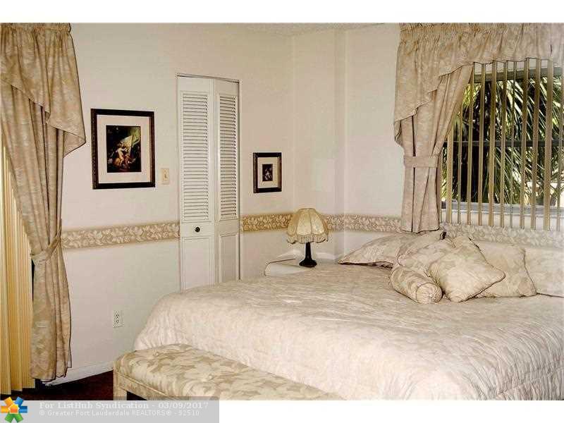 2212 S Cypress Bend Dr 208, Pompano Beach, FL 33069