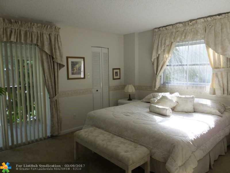 2212 S Cypress Bend Dr 208, Pompano Beach, FL 33069