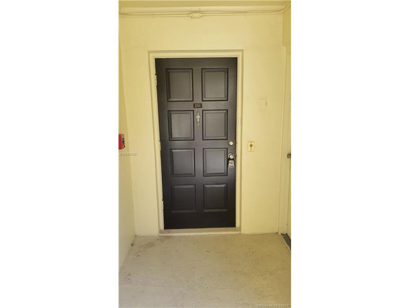 3250 North Palm Aire Dr, Pompano Beach, FL 33069
