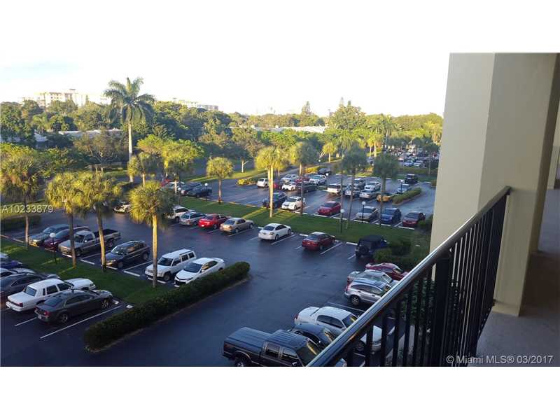 3150 North Palm Aire Dr, Pompano Beach, FL 33069