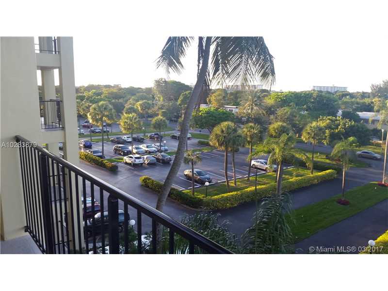 3150 North Palm Aire Dr, Pompano Beach, FL 33069