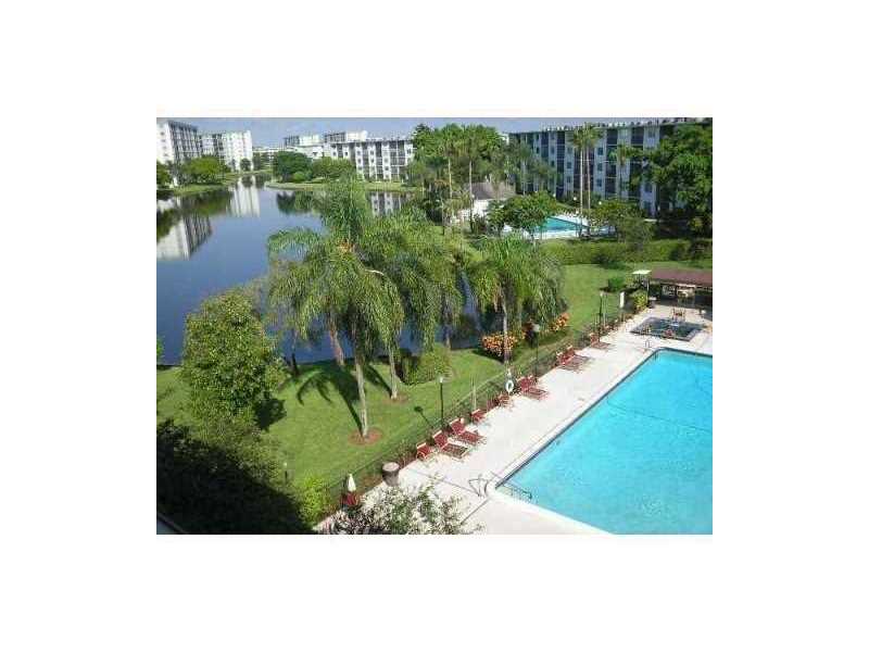 2220 N Cypress Bend Dr#101, Pompano Beach, FL 33069