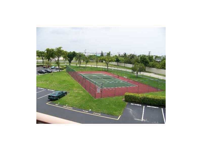 2220 N Cypress Bend Dr#101, Pompano Beach, FL 33069