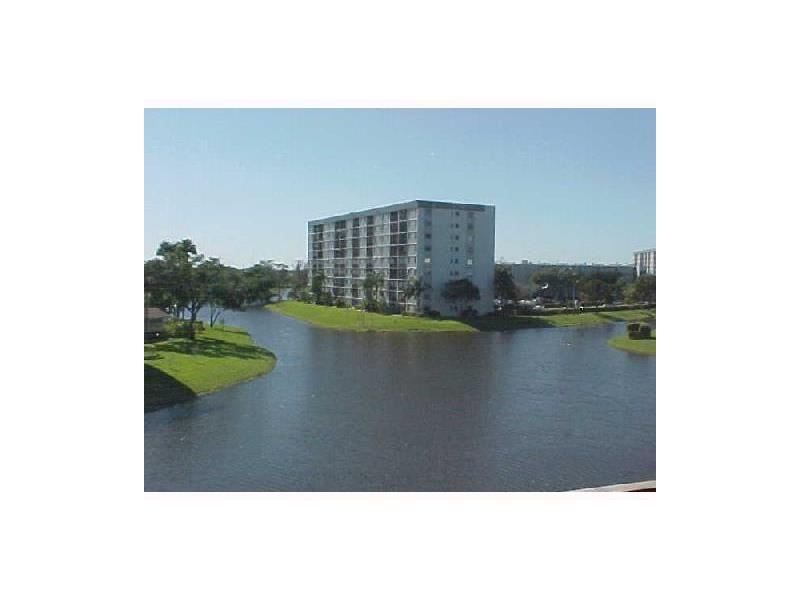 2220 N Cypress Bend Dr#101, Pompano Beach, FL 33069