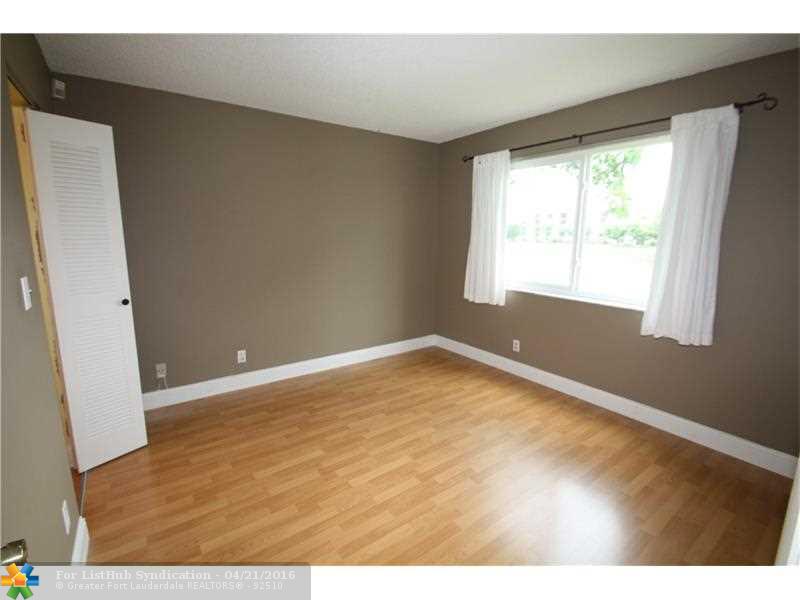 2104 S Cypress Bend Dr 203, Pompano Beach, FL 33069