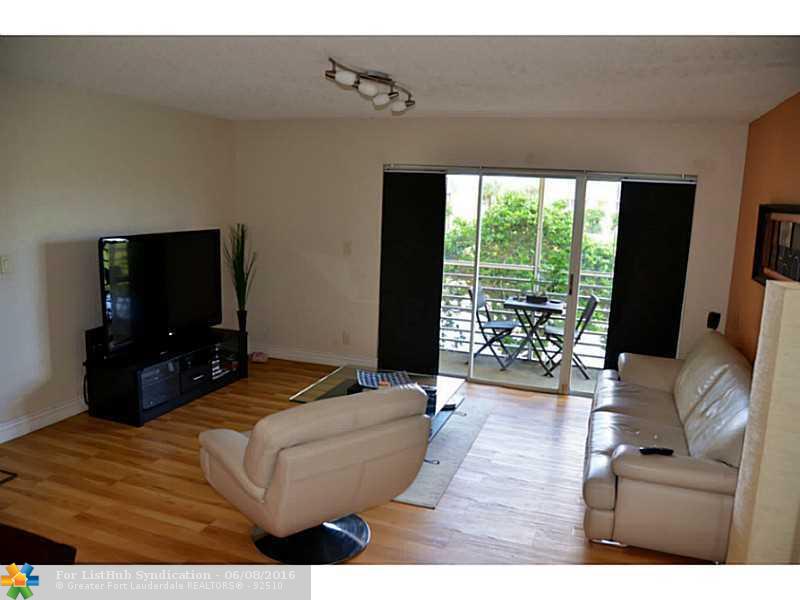 2831 N Course Dr, Pompano Beach, FL 33069