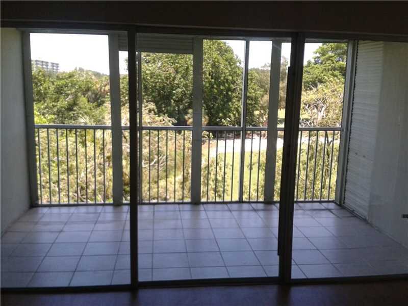 3250 North Palm Aire Dr, Pompano Beach, FL 33069