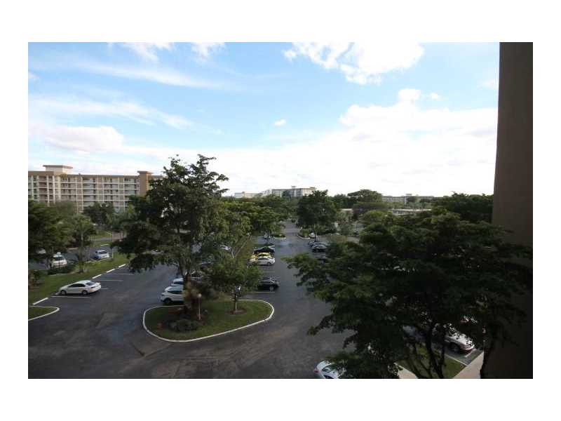3090 North Course Dr, Pompano Beach, FL 33069