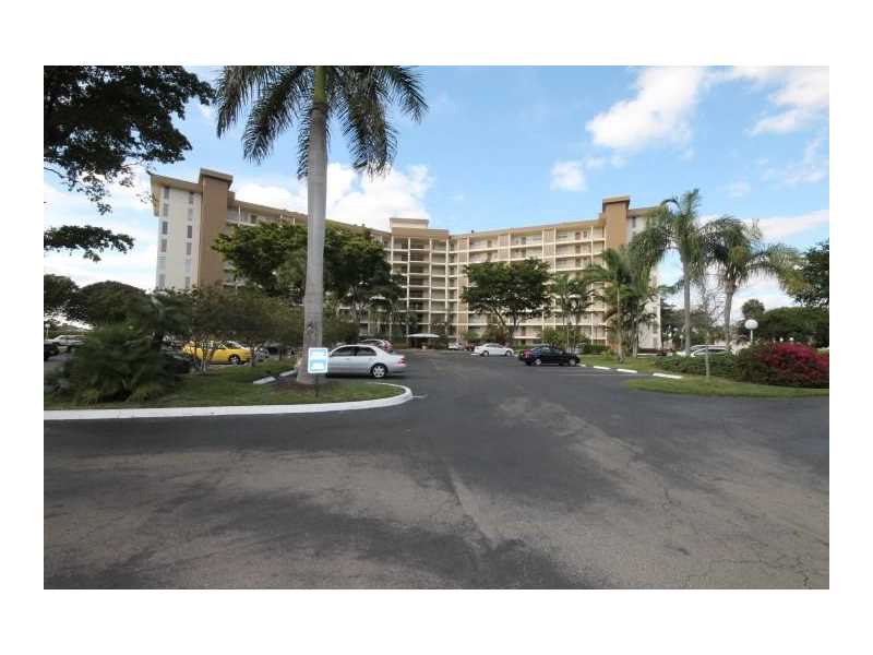 3090 North Course Dr, Pompano Beach, FL 33069