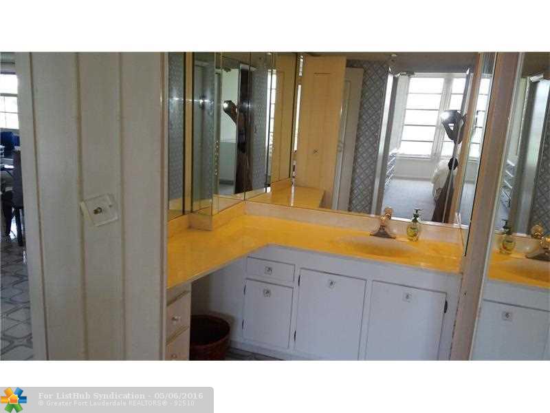 3800 Oaks Clubhouse Dr 509, Pompano Beach, FL 33069