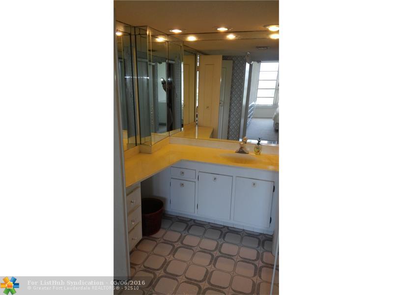 3800 Oaks Clubhouse Dr 509, Pompano Beach, FL 33069