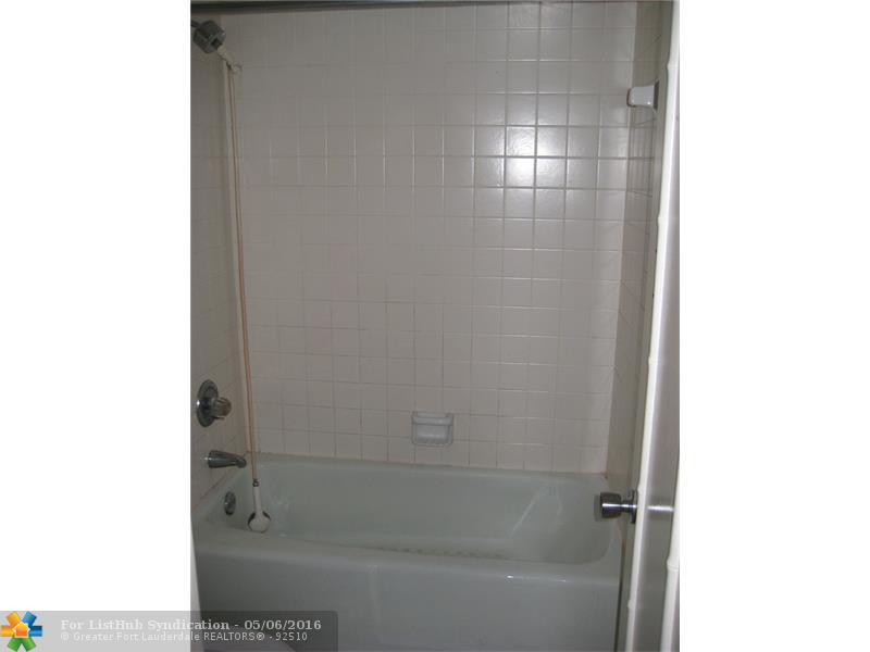 3800 Oaks Clubhouse Dr 509, Pompano Beach, FL 33069