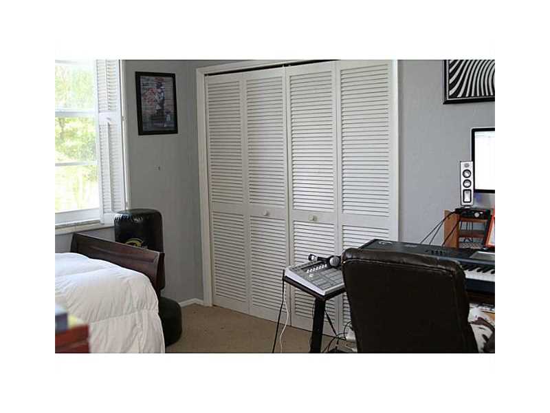 575OAKS LN, Pompano Beach, FL 33069