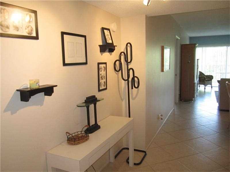 3150 N Palm Aire Dr #406, Pompano Beach, FL 33069