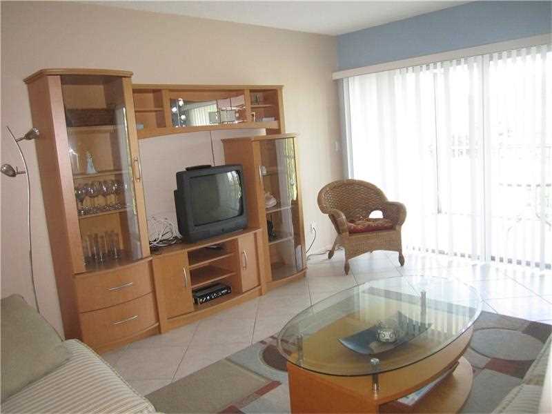 3150 N Palm Aire Dr #406, Pompano Beach, FL 33069