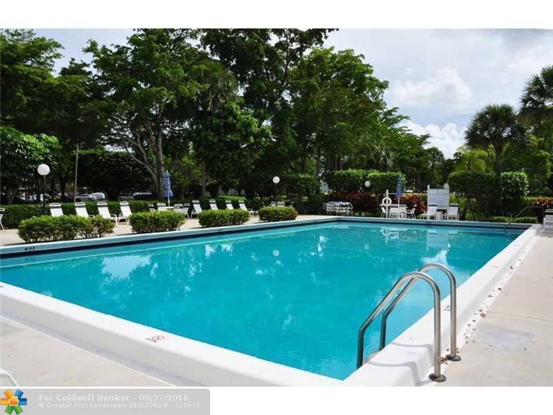 3090 N Course Dr, Pompano Beach, FL 33069