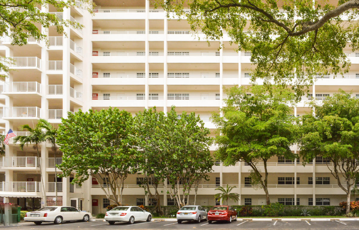 605 Oaks Drive, Pompano Beach, FL 33069