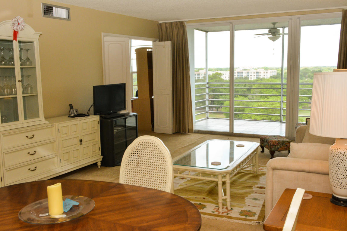 605 Oaks Drive, Pompano Beach, FL 33069