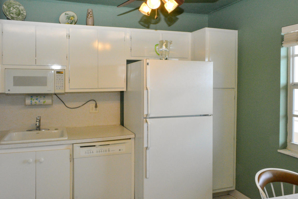 605 Oaks Drive, Pompano Beach, FL 33069