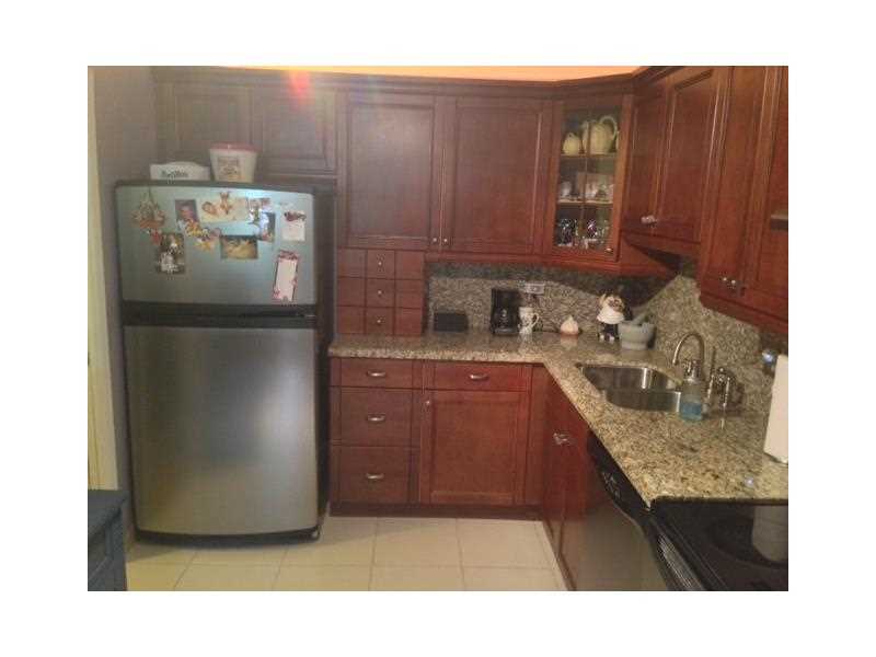 3205 N Palm Aire Dr #110, Pompano Beach, FL 33069