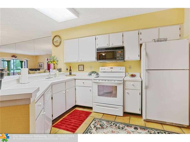 2238 N Cypress Bend Dr 105, Pompano Beach, FL 33069