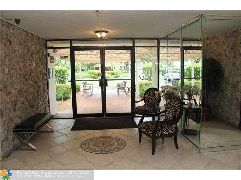 575 Oaks Ln 810, Pompano Beach, FL 33069