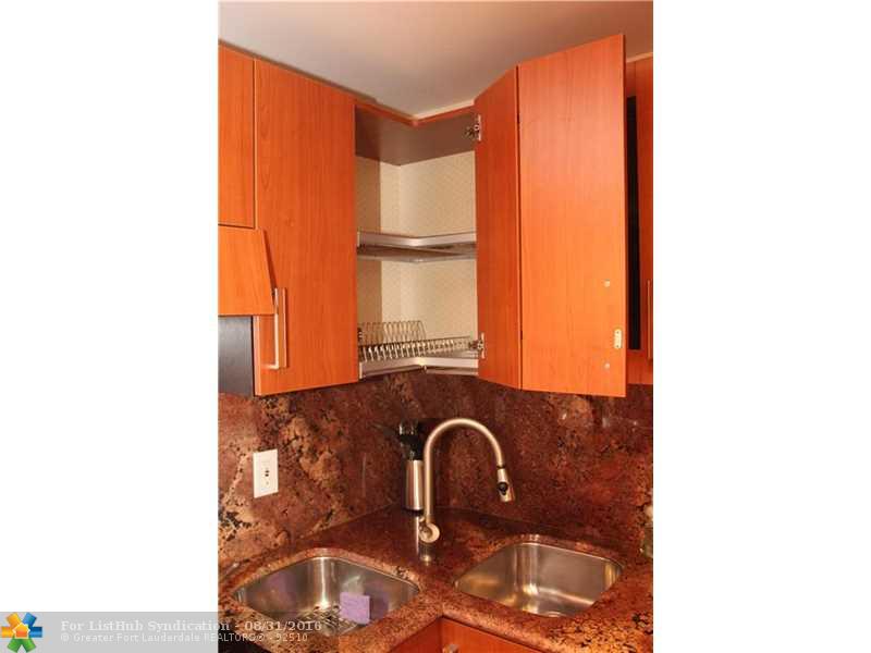575 Oaks Ln 810, Pompano Beach, FL 33069