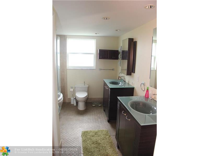 575 Oaks Ln 810, Pompano Beach, FL 33069